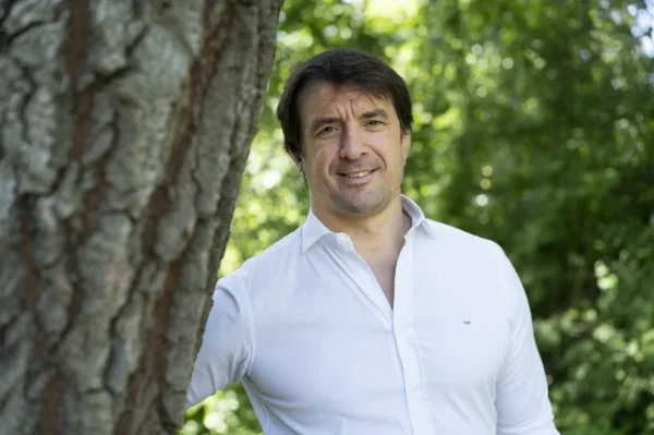 l-ancien-joueur-du-cs-bourgoin-jallieu-(2003-2008)-julien-pierre-consacre-une-grande-partie-de-son-apres-carriere-a-la-cause-environnementale-photo-fair-play-for-planet-1697471023